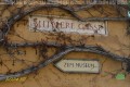 Idylle in Ocker: Zwischen gusseisernen Laternen und historischen Pumpen scheint die Zeit hier einfach stillzustehen.